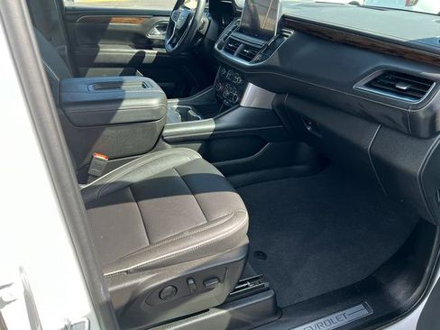 Used 2023 Chevrolet Suburban Premier w/ Advanced Technology Package AWD/4WD image 19