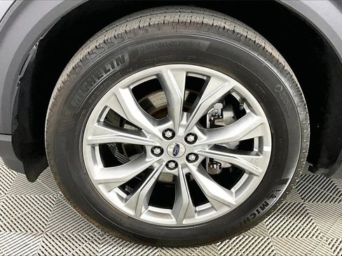 Certified 2024 Ford Explorer Limited image 7