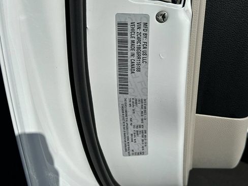 Used 2024 Chrysler Pacifica Touring-L FWD image 36