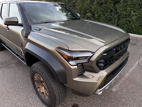Used 2026 Toyota Tacoma Trailhunter AWD/4WD image 3