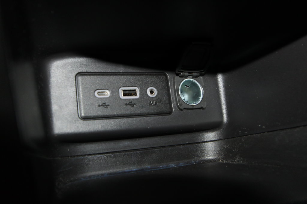 Used 2024 Chevrolet Equinox LT w/ LPO, Floor Liner Package FWD image 18