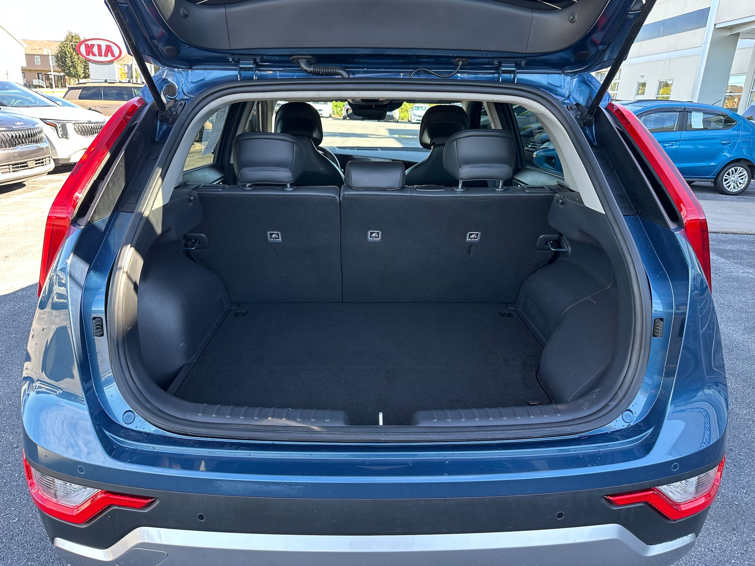 Used 2023 Kia Niro EX w/ EX Cold Weather Package FWD image 10