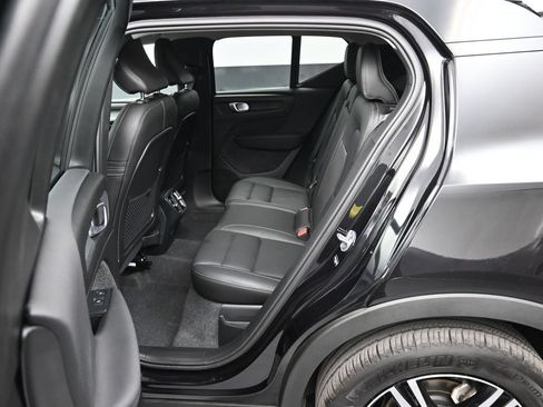 Used 2025 Volvo XC40 B5 Core AWD/4WD image 10