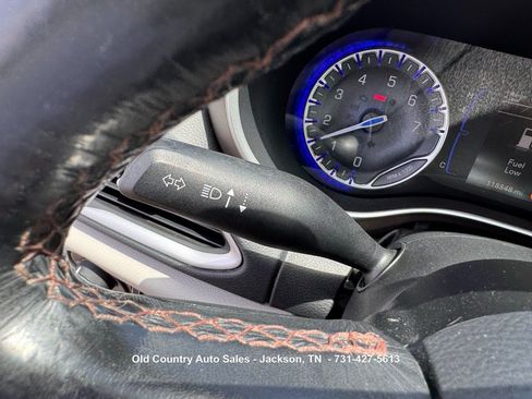 Used 2019 Chrysler Pacifica Touring-L FWD image 27