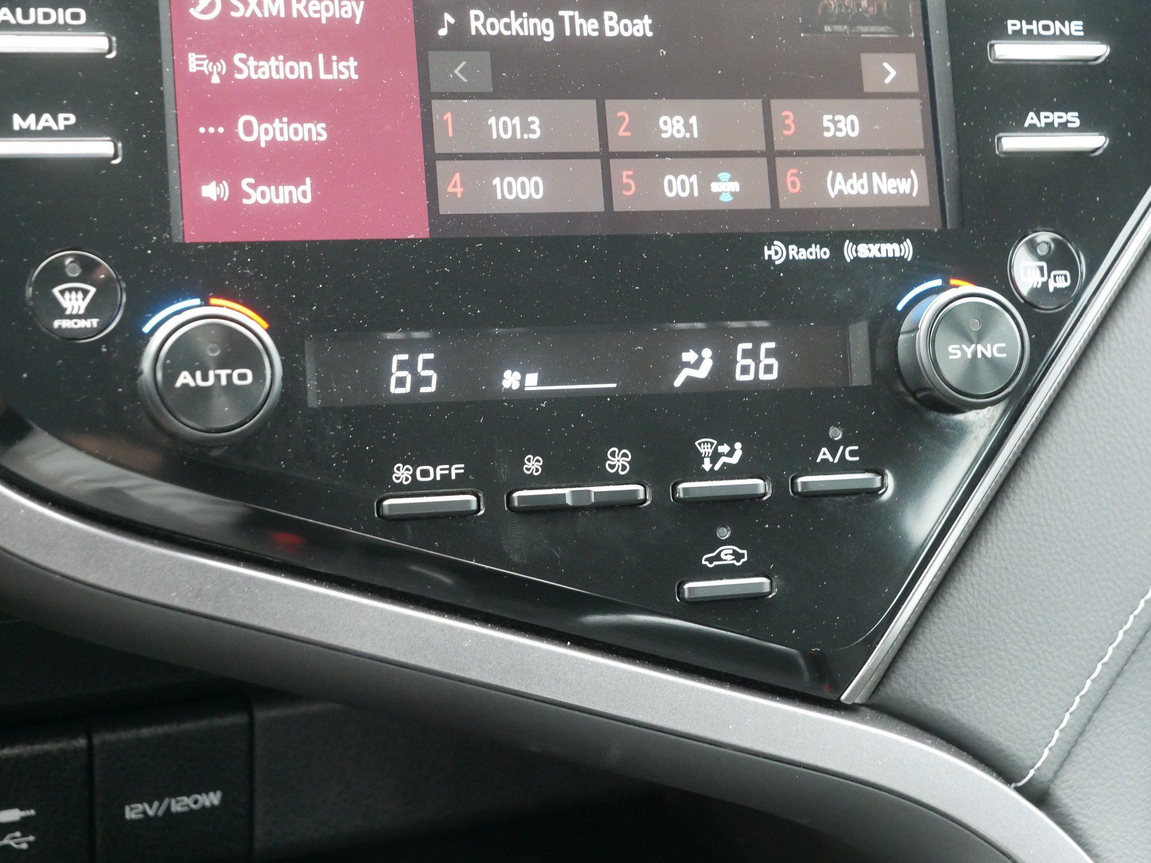 Used 2019 Toyota Camry XSE FWD image 23