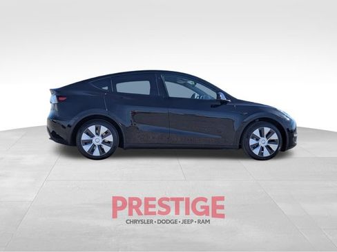 Used 2023 Tesla Model Y Long Range image 8