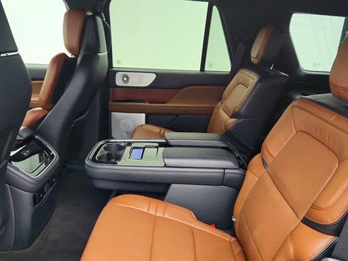 Used 2024 Lincoln Navigator Reserve image 21