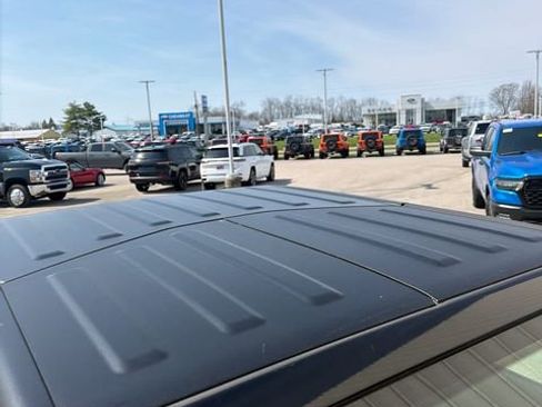 Used 2023 Jeep Gladiator Sport image 10