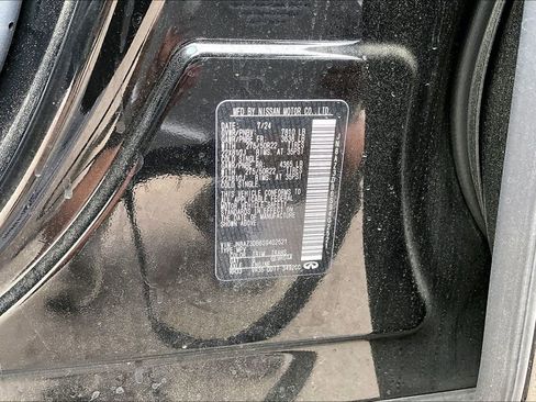 Used 2025 INFINITI QX80 Sensory AWD/4WD image 3