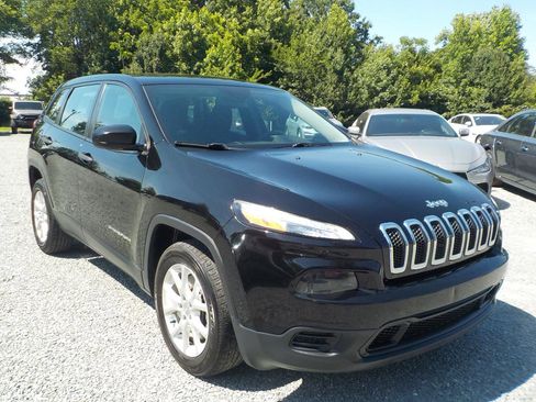 Used 2017 Jeep Cherokee Sport FWD image 7