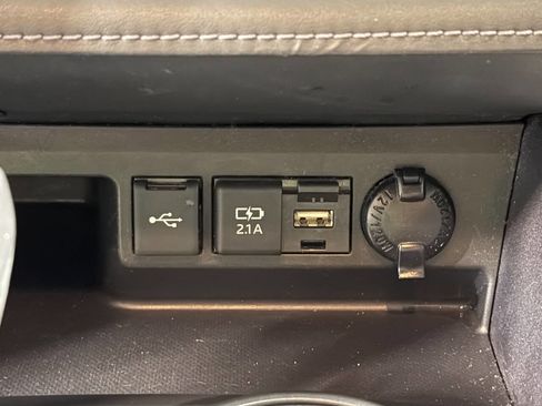 Used 2021 Toyota Highlander XLE AWD/4WD image 15