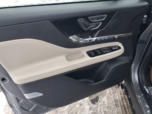 New 2026 Lincoln Corsair Premiere image 8