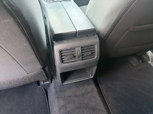 Used 2025 Nissan Rogue S AWD/4WD image 19