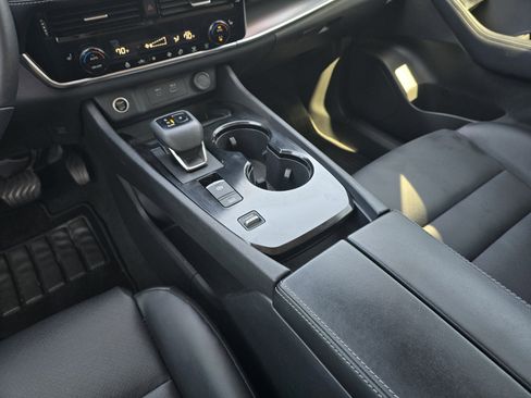 Certified 2022 Nissan Rogue SV w/ SV Premium Package FWD image 17
