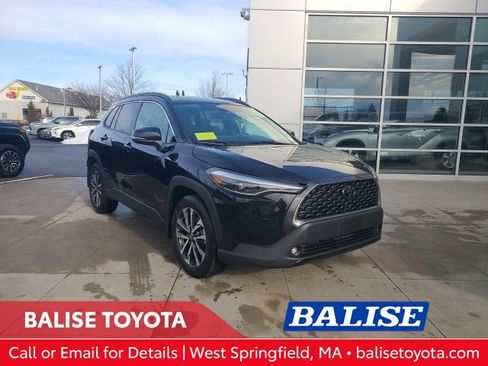 Used 2023 Toyota Corolla Cross XLE image 1