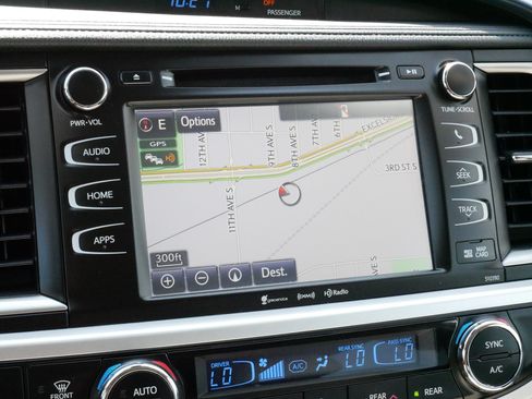 Used 2019 Toyota Highlander XLE AWD/4WD image 22