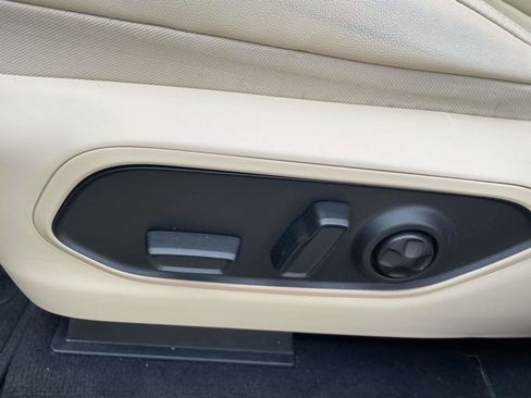 Used 2023 Jeep Grand Cherokee Limited w/ Black Appearance Package image 13