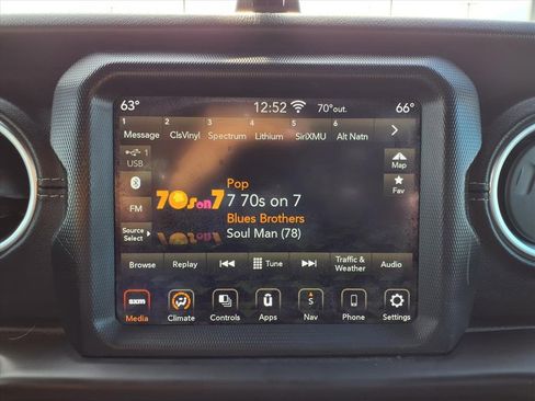 Used 2020 Jeep Gladiator Overland image 12