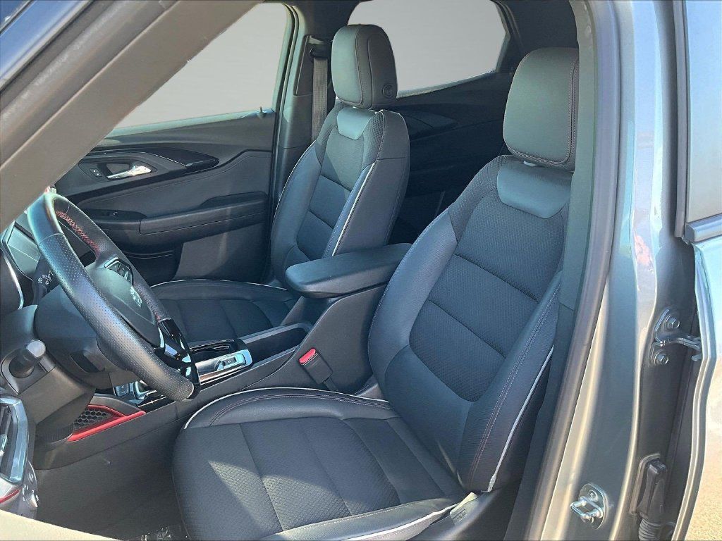 Used 2023 Chevrolet TrailBlazer RS AWD/4WD image 23