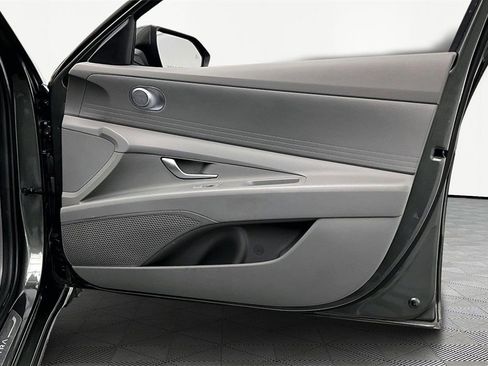 Used 2024 Hyundai Elantra SE image 24