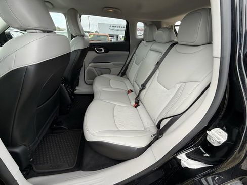 Certified 2022 Jeep Compass Latitude w/ Convenience Group image 10