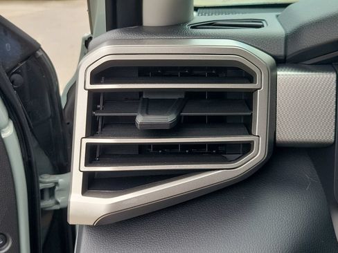 Used 2024 Toyota Tundra Limited AWD/4WD image 31