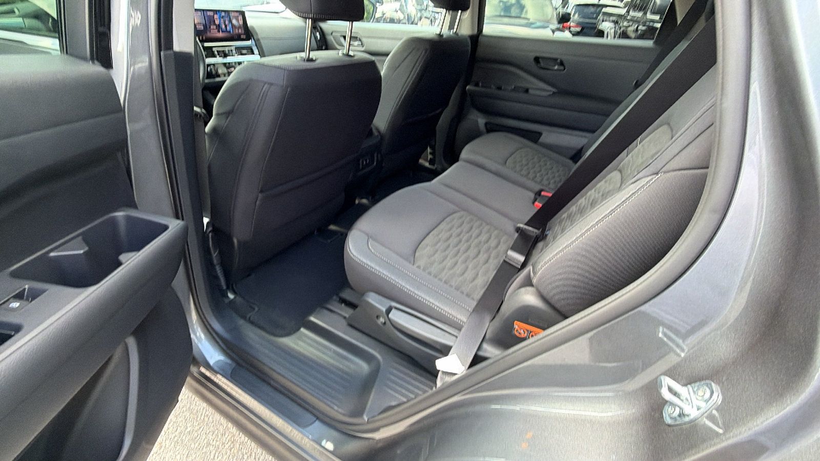 Used 2026 Nissan Pathfinder SV AWD/4WD image 24