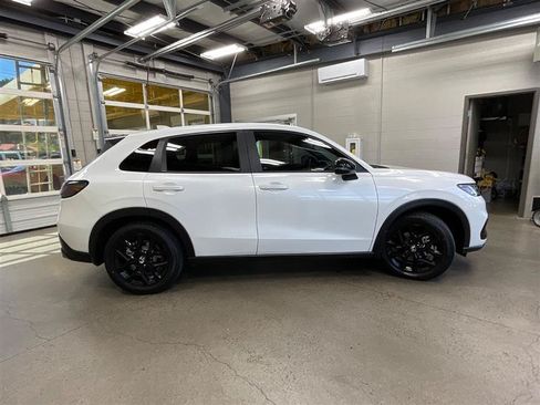 Used 2024 Honda HR-V Sport image 6