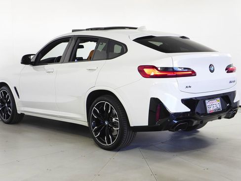 Used 2025 BMW X4 M40i w/ Premium Package image 9