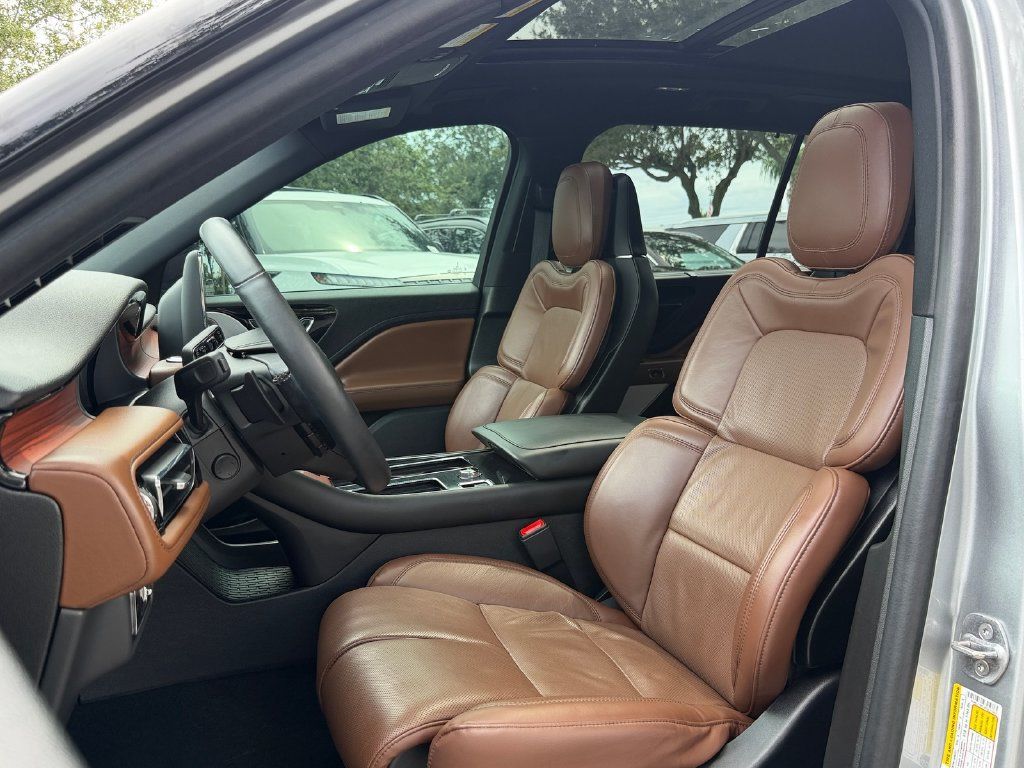Used 2023 Lincoln Aviator Reserve w/ Equipment Group 201A RWD image 9