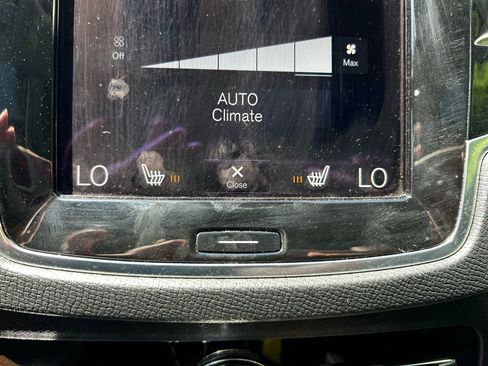 Used 2016 Volvo XC90 T6 Momentum w/ Momentum Plus Package image 23