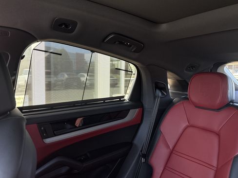Used 2025 Porsche Cayenne S AWD/4WD image 37