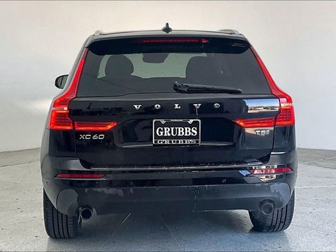 Used 2018 Volvo XC60 T5 Momentum w/ Vision Package image 7