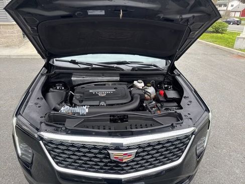 Used 2024 Cadillac XT4 Premium Luxury AWD/4WD image 17