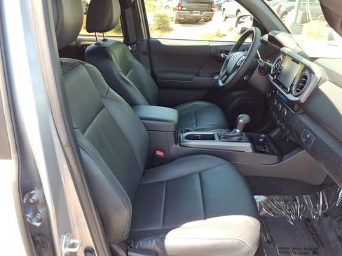 Used 2021 Toyota Tacoma TRD Sport w/ TRD Premium Sport Package RWD image 19