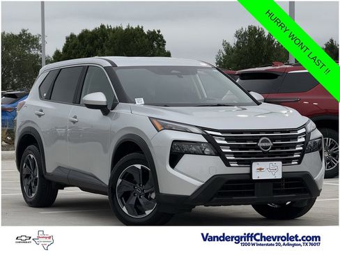 Used 2025 Nissan Rogue SV AWD/4WD image 2