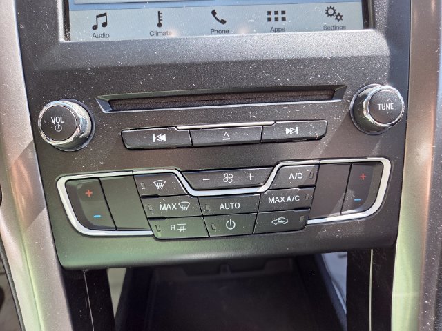 Used 2017 Ford Fusion SE w/ Fusion SE Technology Package FWD image 22