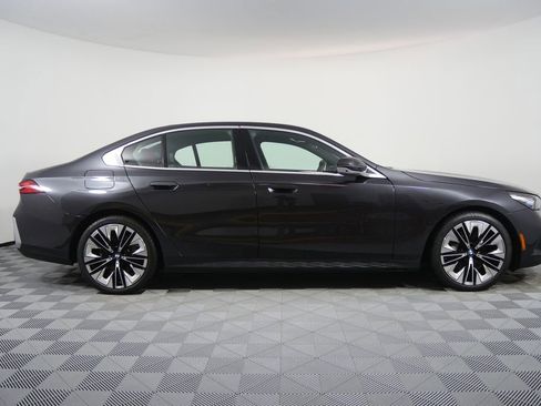 Used 2025 BMW 540i xDrive image 2
