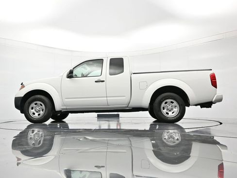 Used 2018 Nissan Frontier S image 40