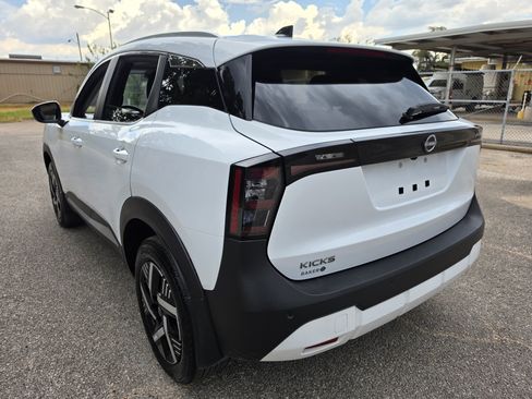 Used 2026 Nissan Kicks SV FWD image 5