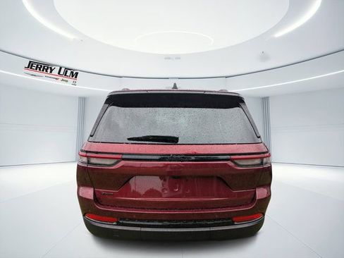 New 2025 Jeep Grand Cherokee Altitude image 4