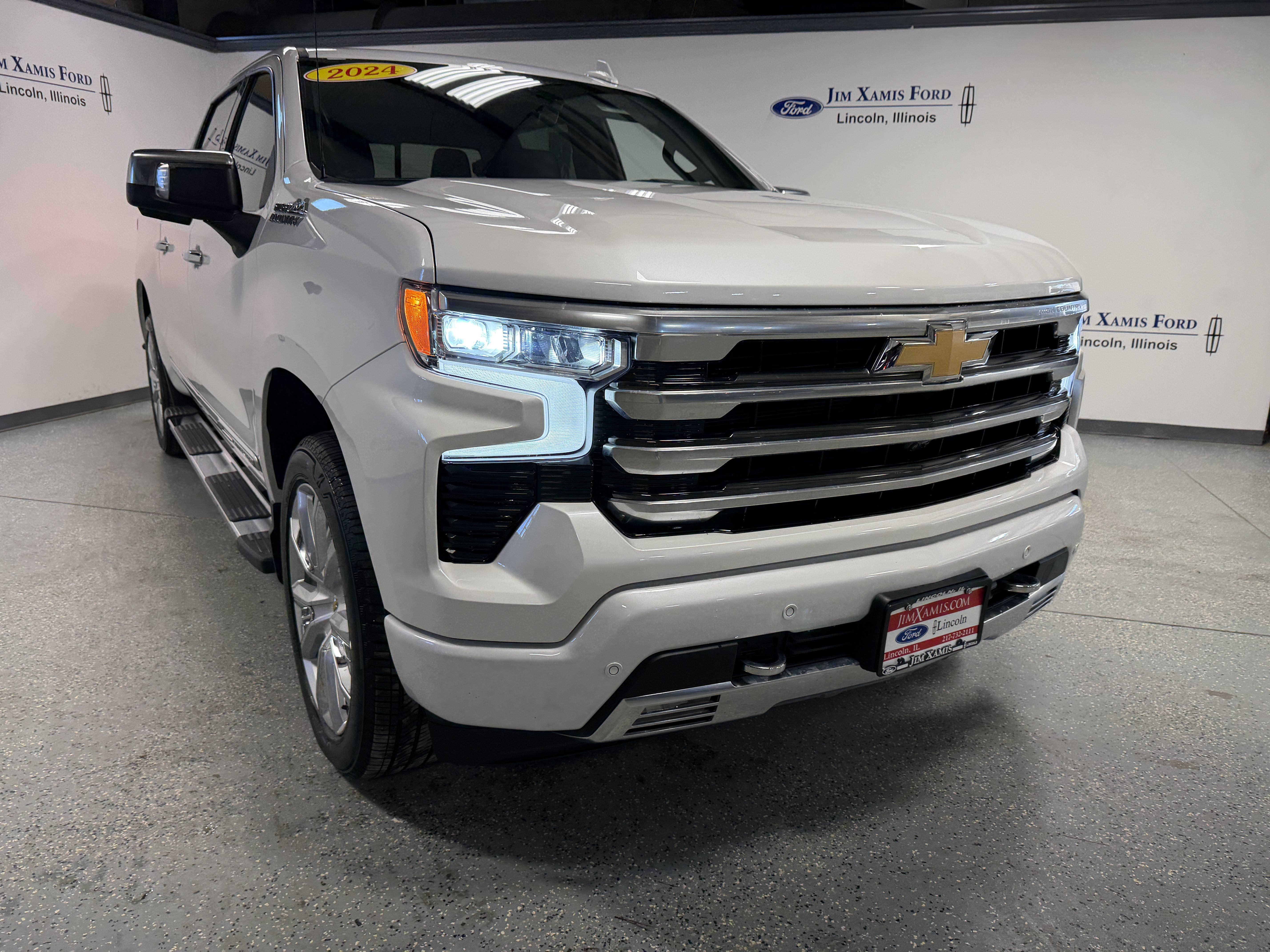 Used 2024 Chevrolet Silverado 1500 High Country w/ High Country Premium Package AWD/4WD image 37