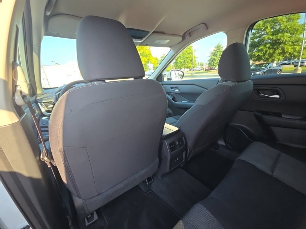Used 2025 Nissan Rogue SV FWD image 14