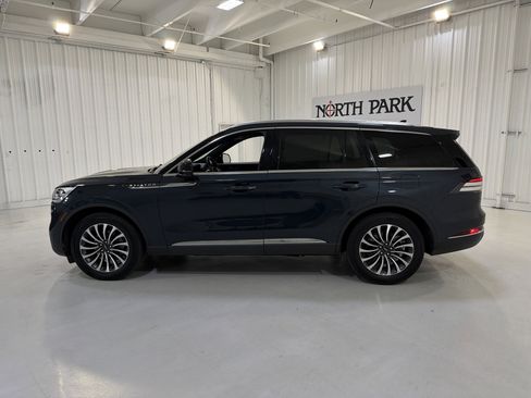 Used 2023 Lincoln Aviator Reserve w/ Equipment Group 201A image 2