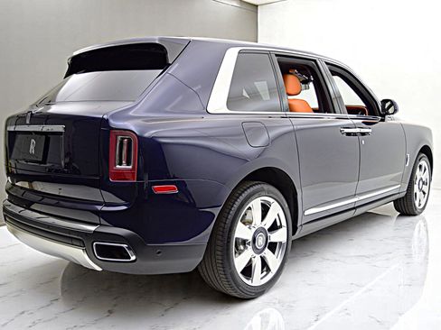 Used 2025 Rolls-Royce Cullinan image 10
