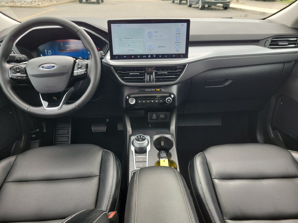Used 2024 Ford Escape Platinum w/ Class II Trailer Tow Package AWD/4WD image 15