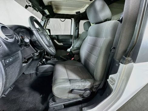 Used 2012 Jeep Wrangler Rubicon w/ PWR Convenience Group AWD/4WD image 23