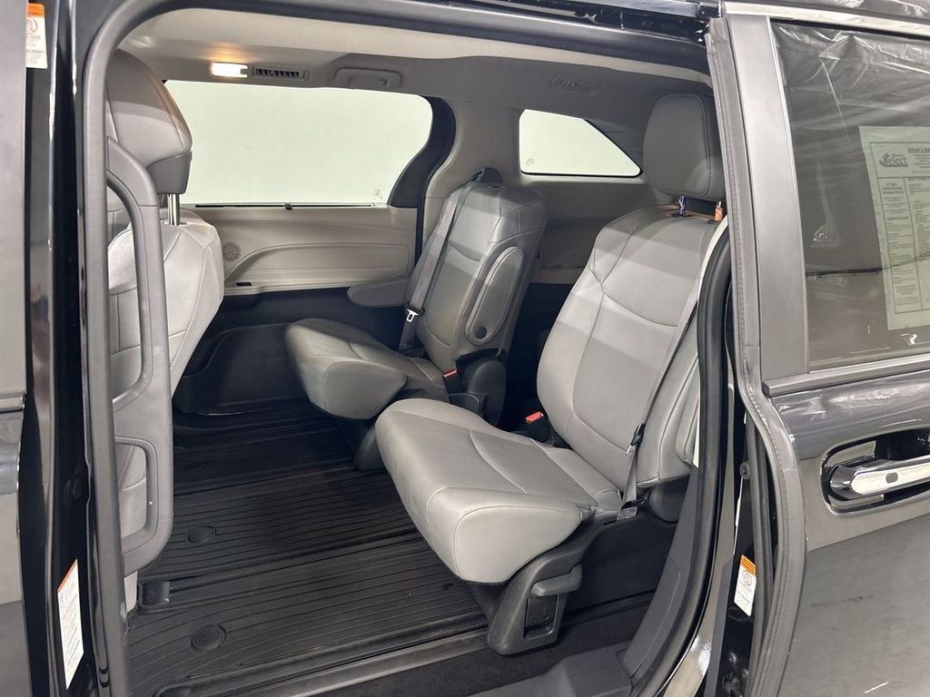 Used 2024 Toyota Sienna XLE w/ XLE Plus Package AWD/4WD image 21