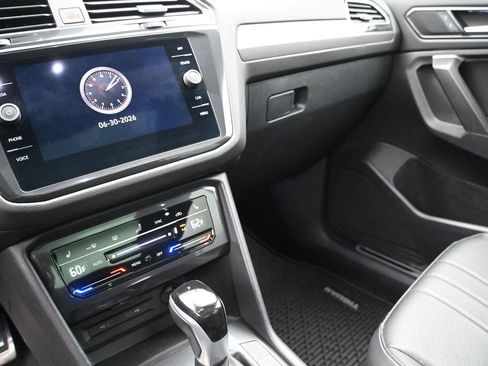 Used 2024 Volkswagen Tiguan SE R-Line AWD/4WD image 4
