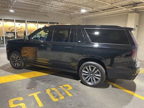 Used 2022 Cadillac Escalade ESV Sport Platinum image 10